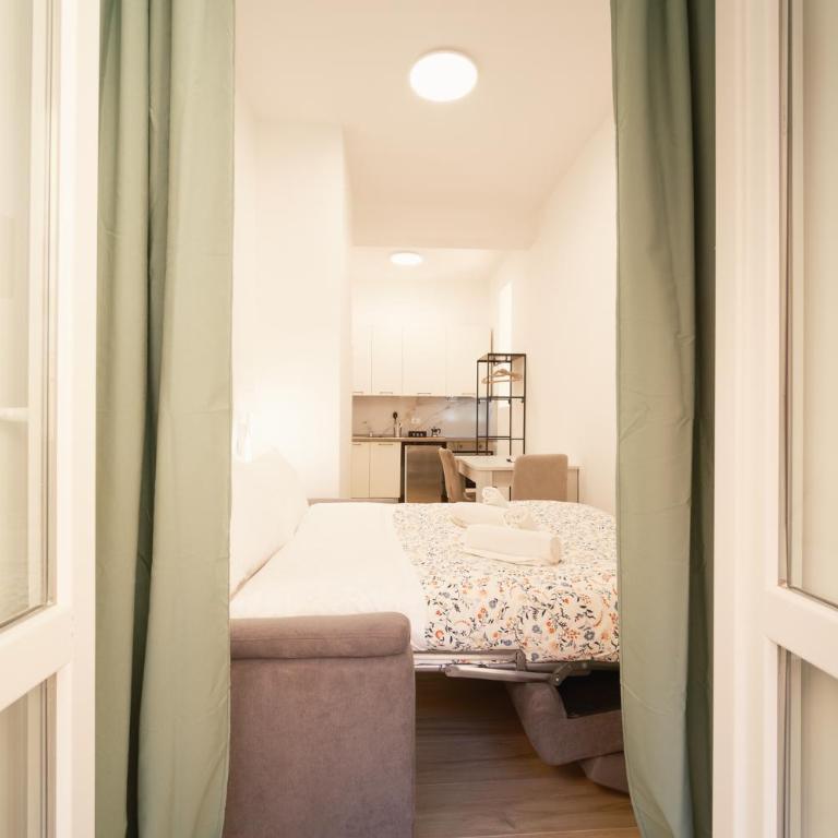 Bee First Guest House Roma - Camera Matrimoniale con Bagno Privato - 6