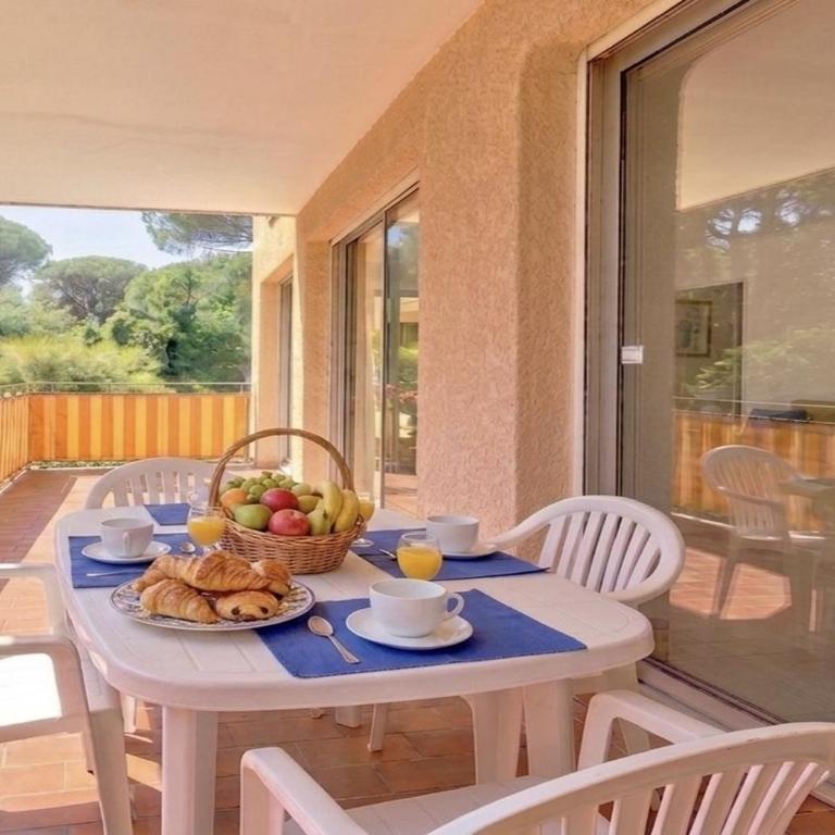 SAINT TROPEZ SUPERBE APPARTEMENT CLIMATISEE PISCINE PARKING Terrasse - Appartement Deluxe - 4