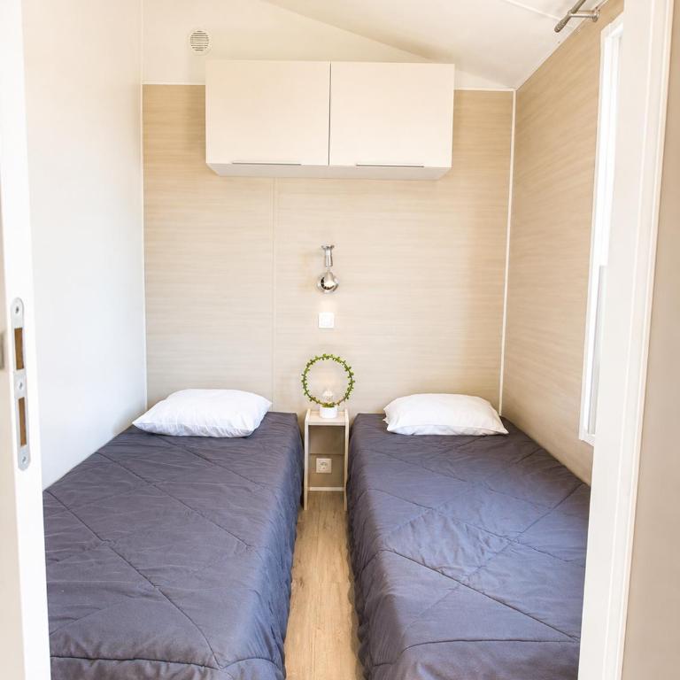 L'Olivier Mobile Home 6 Personnes Camping 4 étoiles Homair La Presquile du Barcarès Piscine et plage à 3 kms - Chalet 3 Chambres - 16
