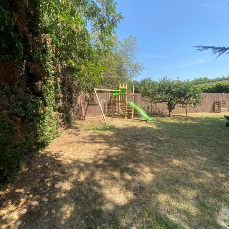 Les Mourguettes maison familiale avec piscine et garage sur 2000 m2 de terrain en campagne - Maison 7 Chambres - 2