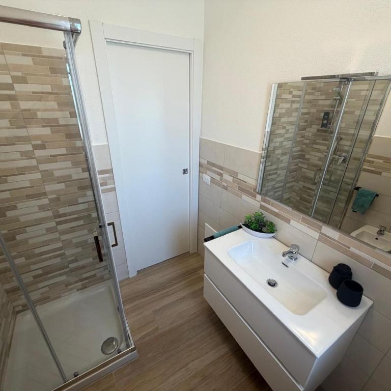 Nuovo appartamento con piscina, giardino e vista mare - Appartamento - 13