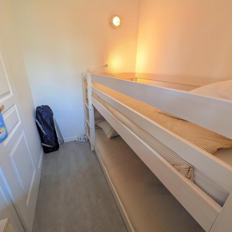 Rez-de-chaussée, parking gratuit, piscine chauffée - Appartement 2 Chambres - Vue sur Jardin - 15
