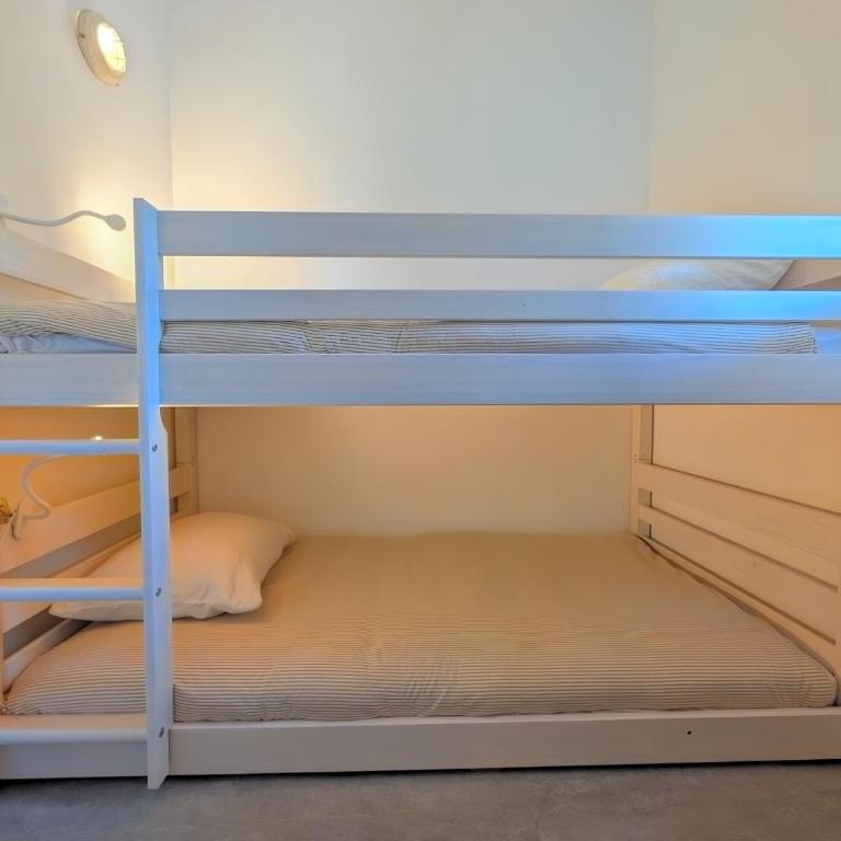 Rez-de-chaussée, parking gratuit, piscine chauffée - Appartement 2 Chambres - Vue sur Jardin - 4