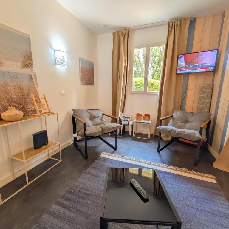 Rez-de-chaussée, parking gratuit, piscine chauffée - Appartement 2 Chambres - Vue sur Jardin - 1