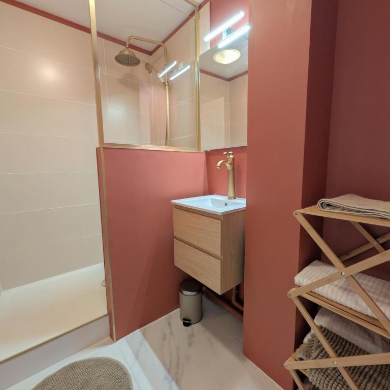 Rez-de-chaussée, parking gratuit, piscine chauffée - Appartement 2 Chambres - Vue sur Jardin - 23