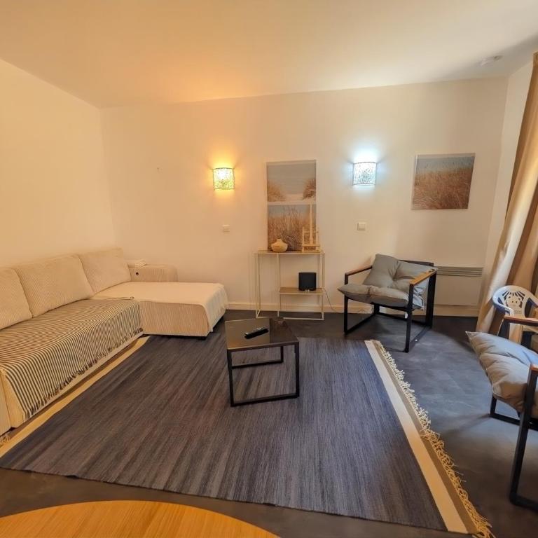 Rez-de-chaussée, parking gratuit, piscine chauffée - Appartement 2 Chambres - Vue sur Jardin - 13