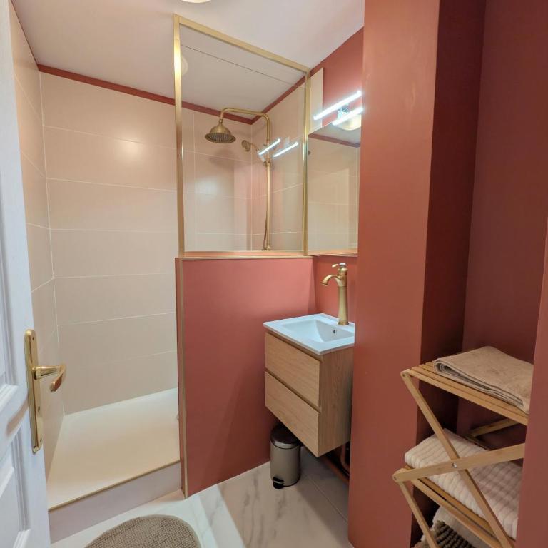 Rez-de-chaussée, parking gratuit, piscine chauffée - Appartement 2 Chambres - Vue sur Jardin - 5