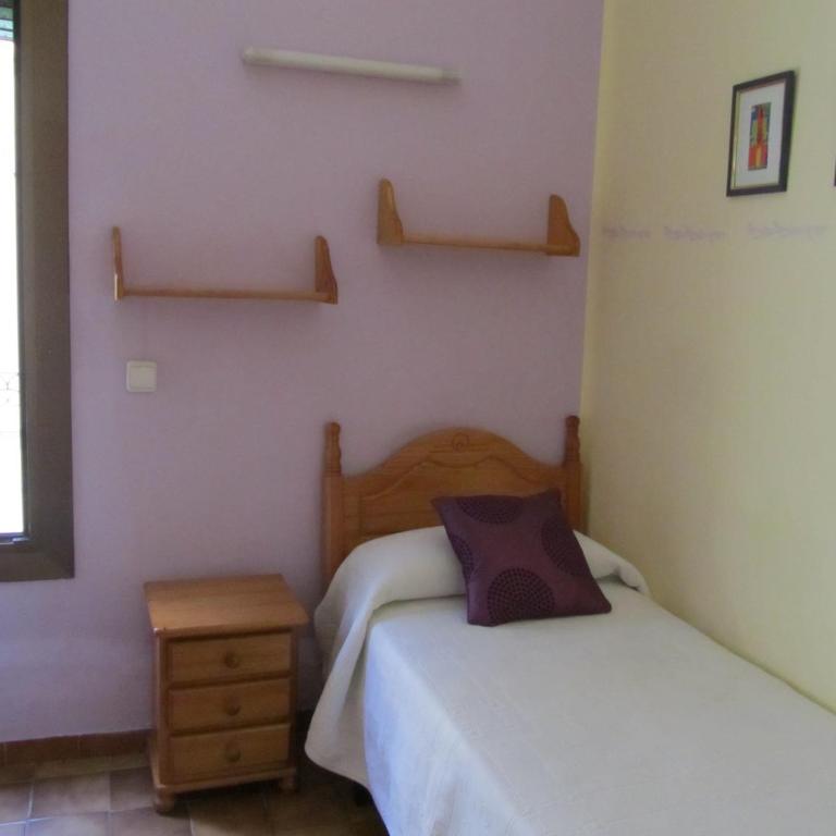 Pension Alamar - Single Room with Shared Bathroom - 1