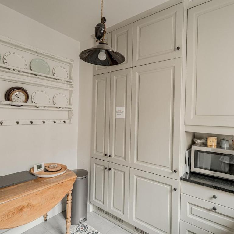 AC 3bds with arc de triomphe - Three-Bedroom Apartment - 6