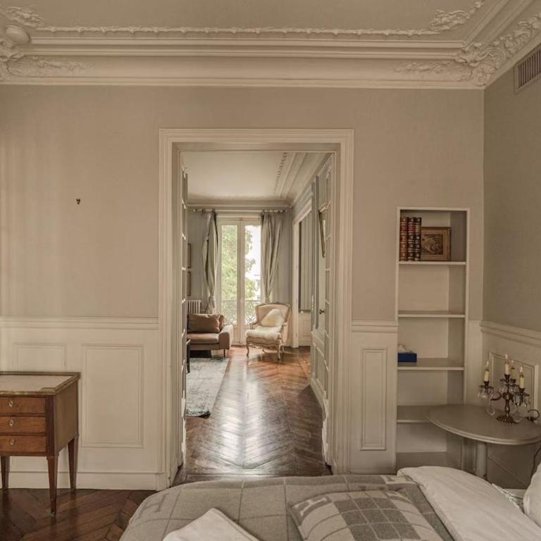 AC 3bds with arc de triomphe - Three-Bedroom Apartment - 27
