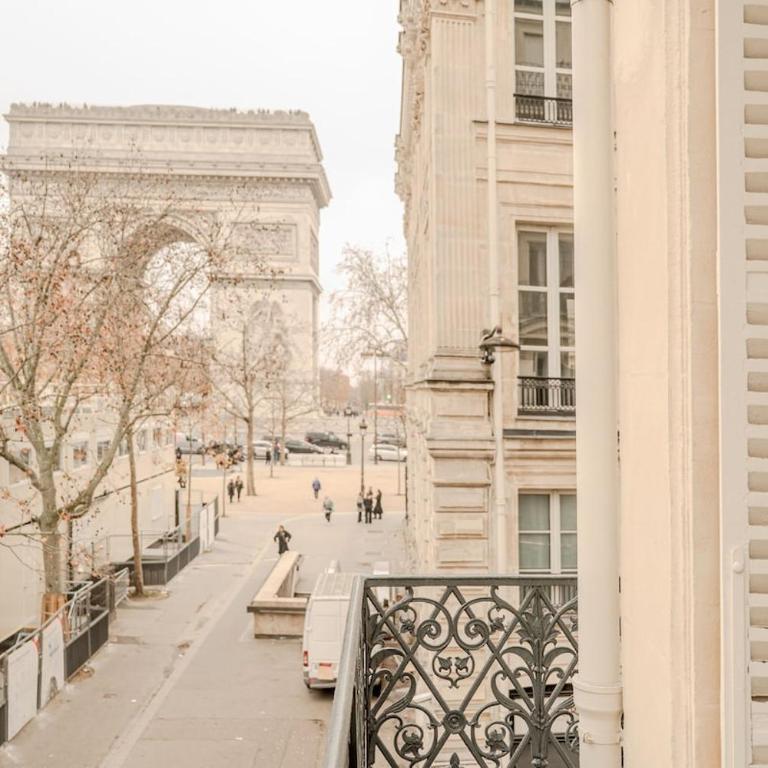 AC 3bds with arc de triomphe - Three-Bedroom Apartment - 37