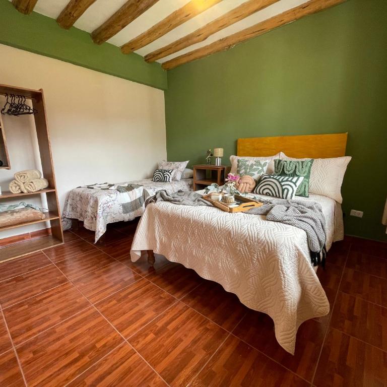 Casa Paqocha Urubamba - Hotel & Garden - Shared Kitchen & Hot Water - Family Room with Garden View - 8