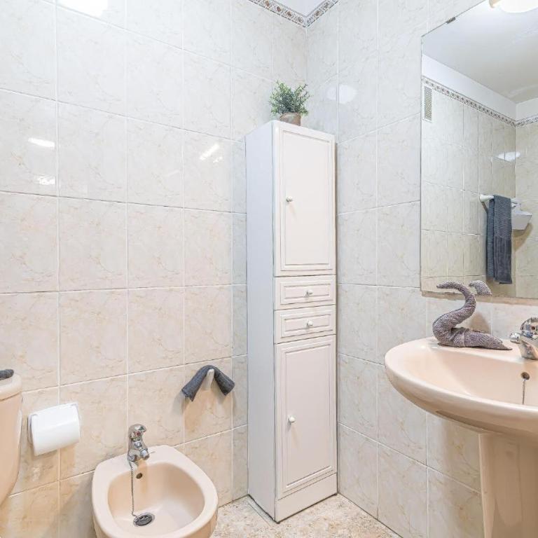 Alquilaencanarias Medano Delfines - Apartamento Deluxe de 2 dormitorios con balcón - 10