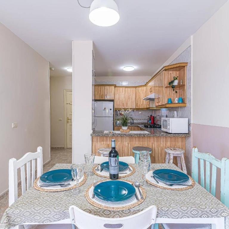 Alquilaencanarias Medano Delfines - Apartamento Deluxe de 2 dormitorios con balcón - 9
