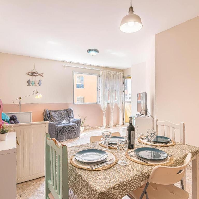 Alquilaencanarias Medano Delfines - Apartamento Deluxe de 2 dormitorios con balcón - 2