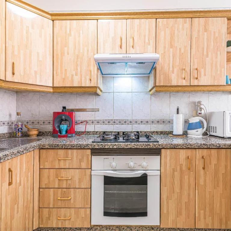 Alquilaencanarias Medano Delfines - Apartamento Deluxe de 2 dormitorios con balcón - 3