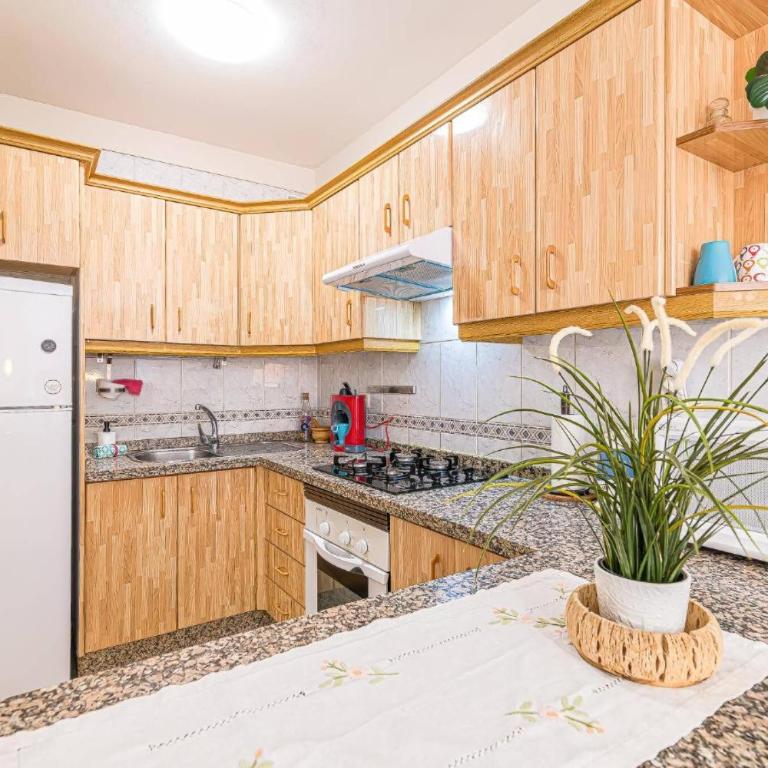 Alquilaencanarias Medano Delfines - Apartamento Deluxe de 2 dormitorios con balcón - 1