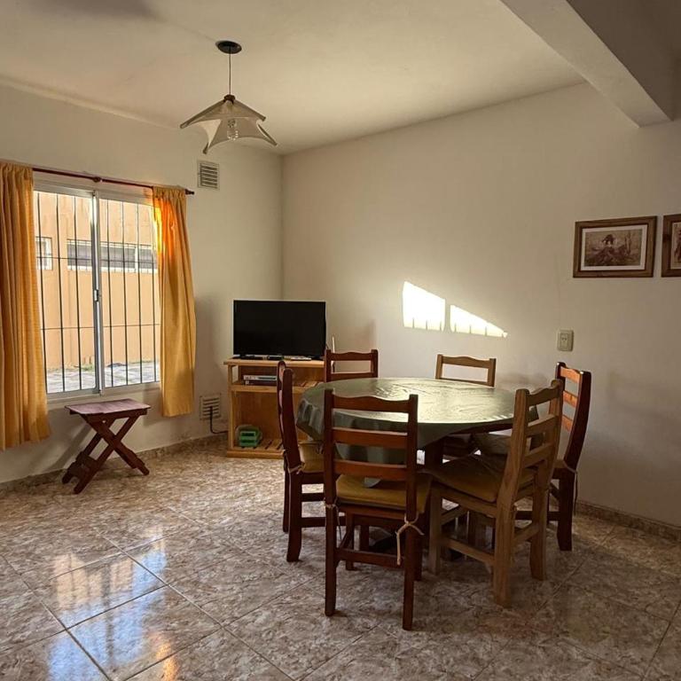 Departamento planta baja a metros del mar, el muelle y el centro - Apartamento de 2 dormitorios - 3