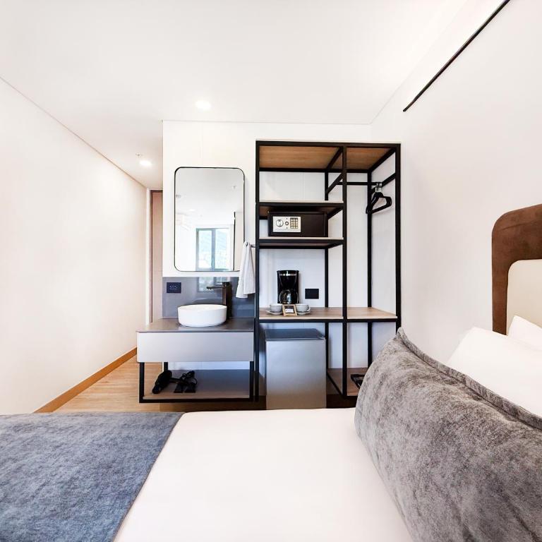 Blues Suites Laureles - Standard Double Suite - 4
