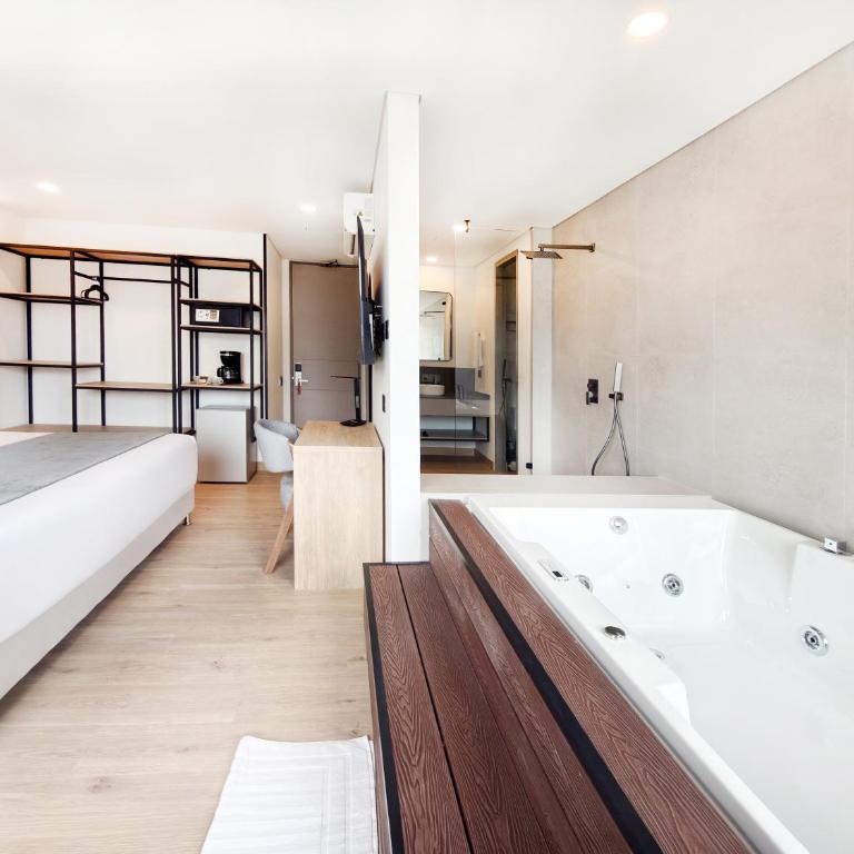 Blues Suites Laureles - Suite with Hot Tub - 5