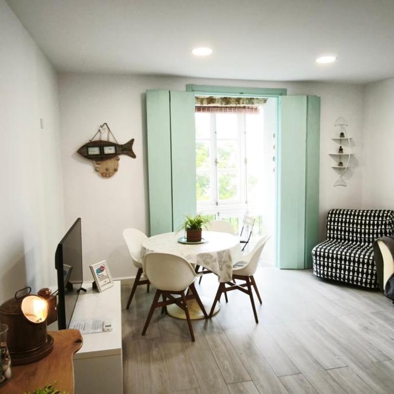 Espectacular piso en la misma plaza del Mentidero. - Apartamento de 3 dormitorios - 1