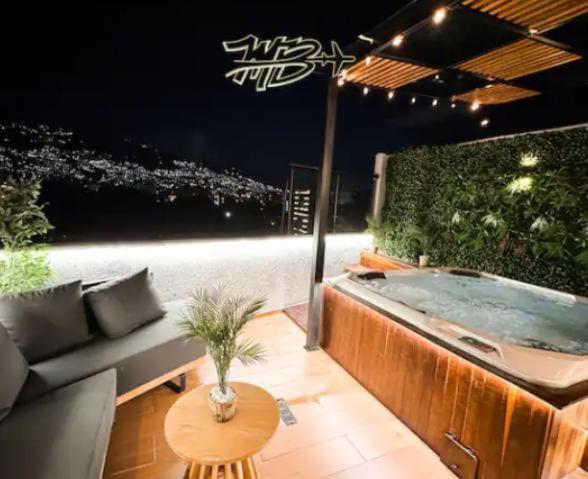Apartamento Duplex con terraza, jacuzzi y minigolf, Poblado Medellin - Apartment - 35
