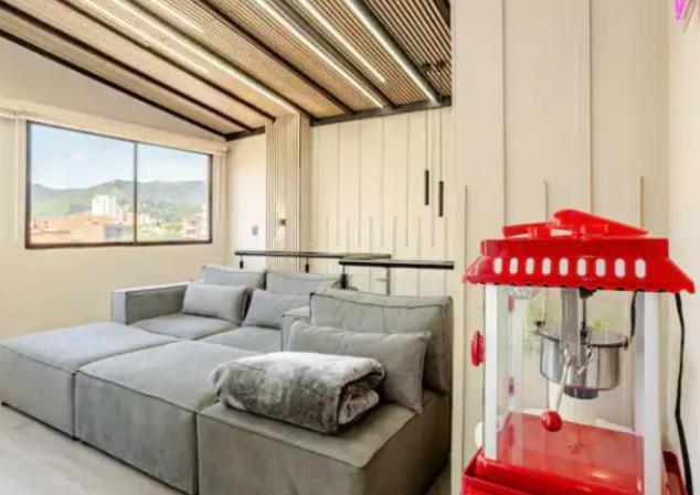 Apartamento Duplex con terraza, jacuzzi y minigolf, Poblado Medellin - Apartment - 39
