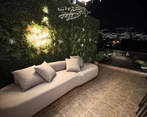 Apartamento Duplex con terraza, jacuzzi y minigolf, Poblado Medellin - Apartment - 40
