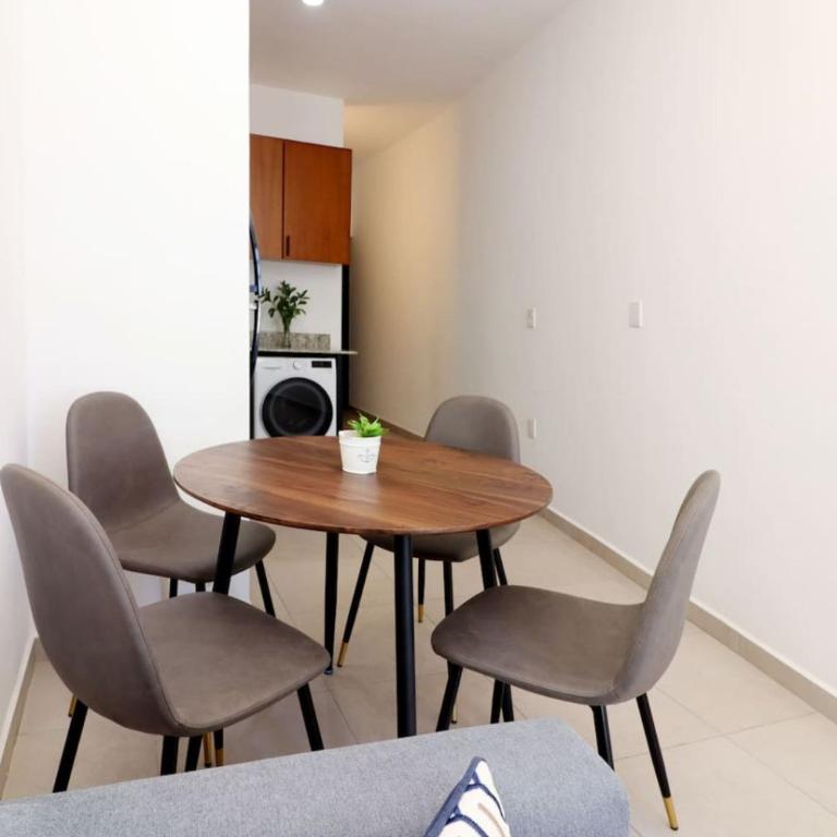 Acogedor departamento con balcon y alberca en roof - Apartamento - 3