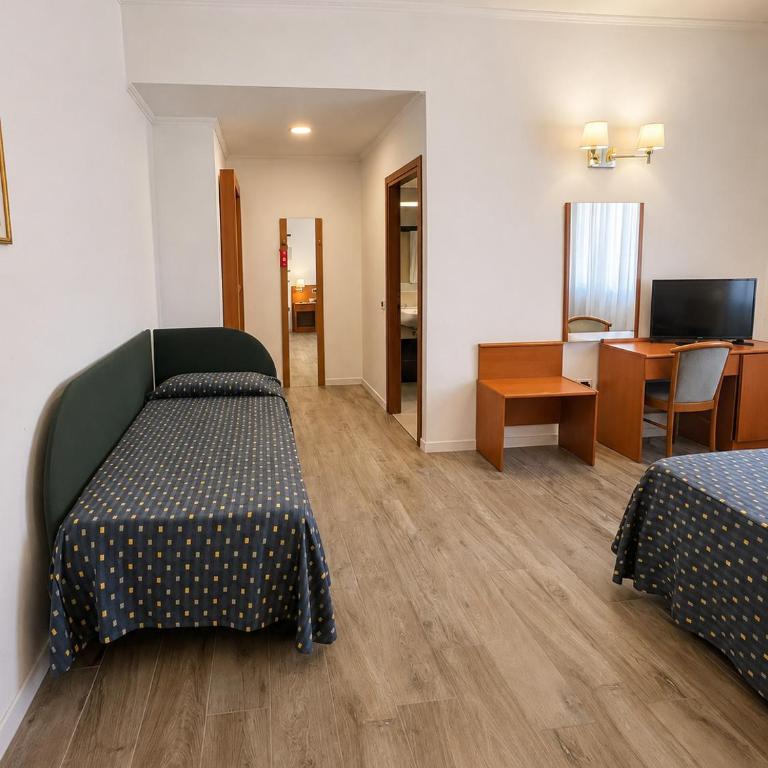 Hotel Italia - Camera Quadrupla con Accesso Disabili - 6