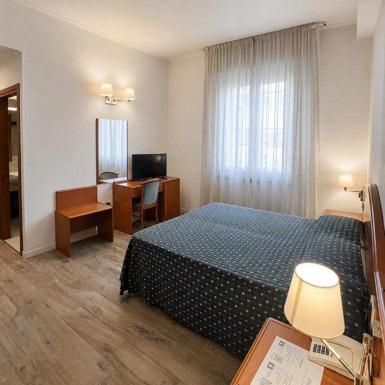 Hotel Italia - Camera Quadrupla con Accesso Disabili - 7