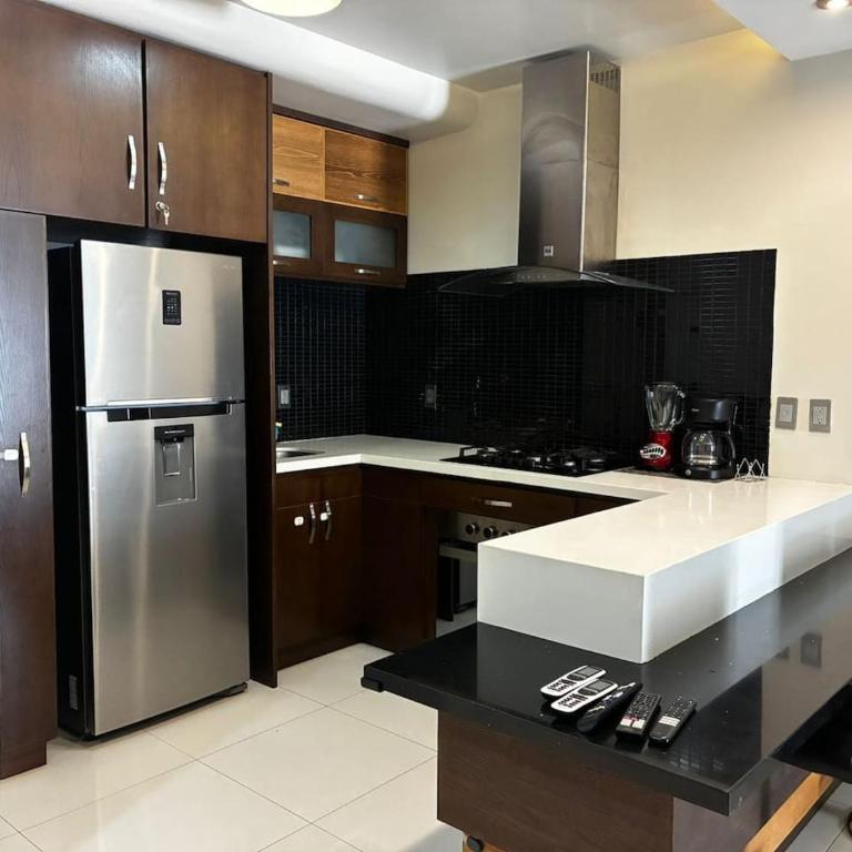 Depa Frente al Parque Central, Excelente Ubicacion - Apartamento - 4