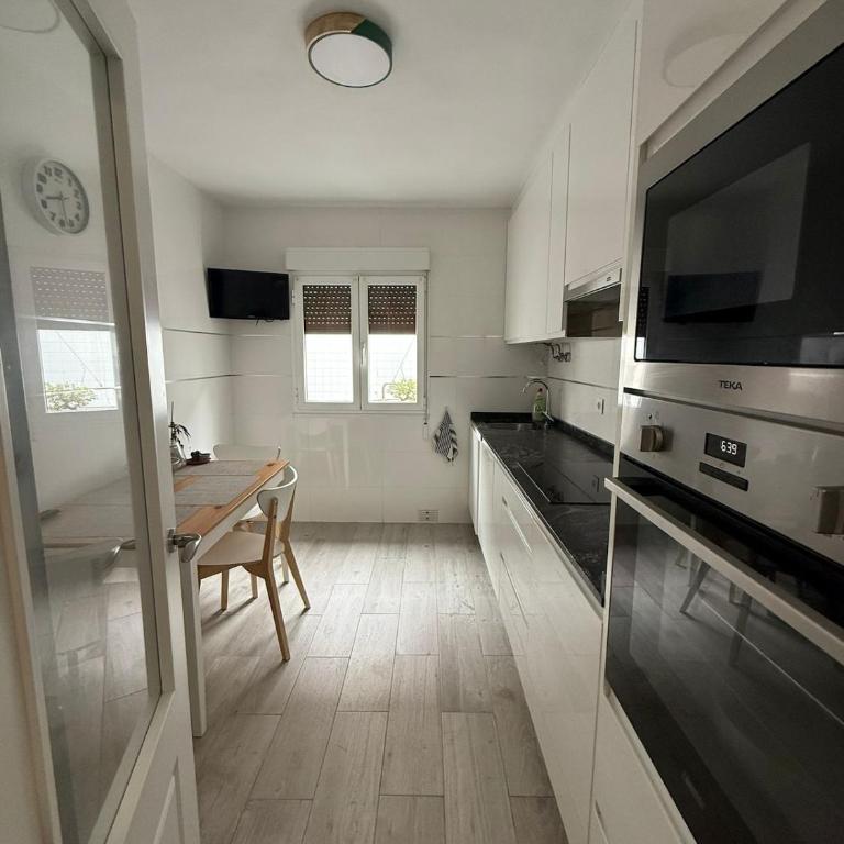 Cool Seafront Apartment in Cimadevilla - Apartamento de 2 dormitorios con vistas al mar - 4