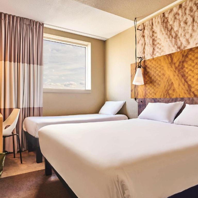 ibis Paris Porte de Montreuil - Chambre Standard avec 1 Lit Double et 1 Lit Simple - 1