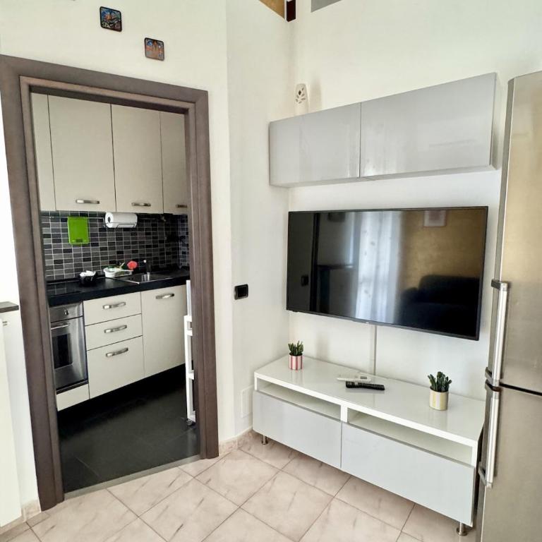 Polo 10 Milan M1 Bisceglie & Tram 14 to Duomo - One-Bedroom Apartment - 20