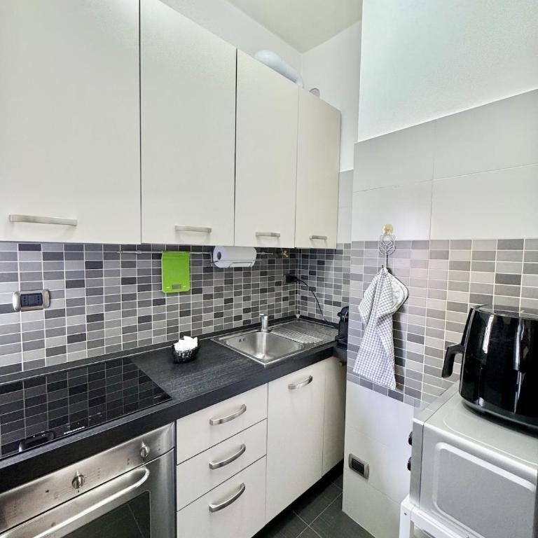 Polo 10 Milan M1 Bisceglie & Tram 14 to Duomo - One-Bedroom Apartment - 19