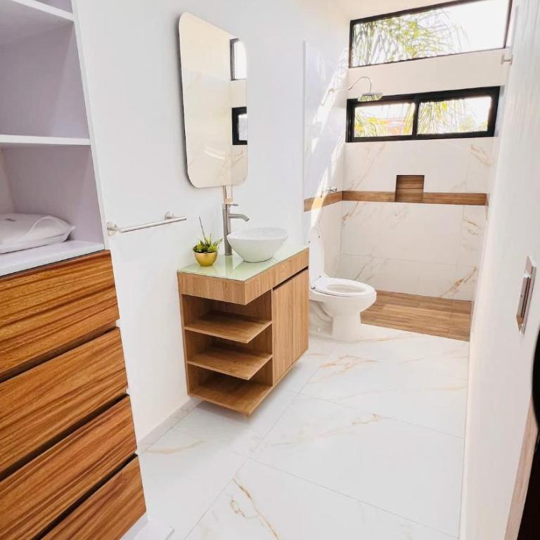 Fully Equipped Studio AC & Parking Sleeps 4 C - Apartment mit 1 Schlafzimmer - 18