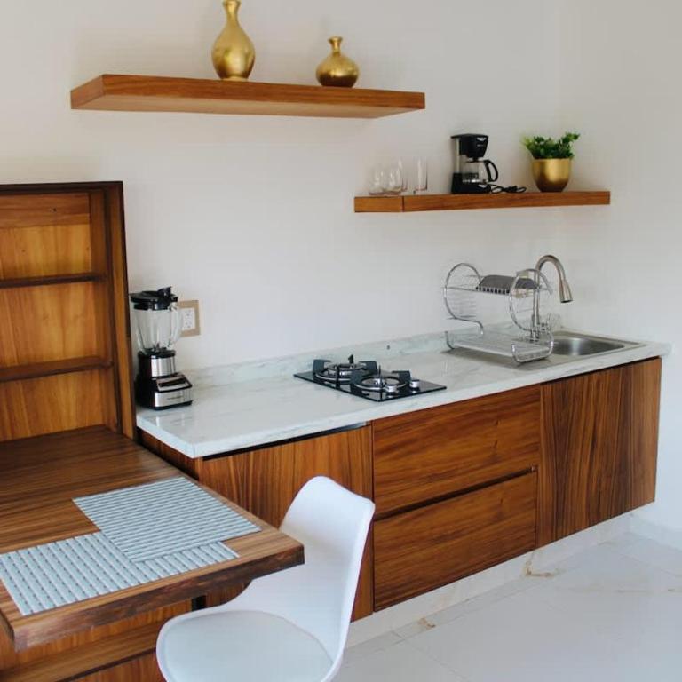 Fully Equipped Studio AC & Parking Sleeps 4 C - Apartment mit 1 Schlafzimmer - 35