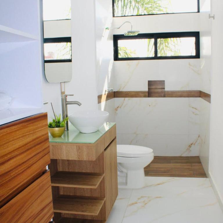 Fully Equipped Studio AC & Parking Sleeps 4 C - Apartment mit 1 Schlafzimmer - 38