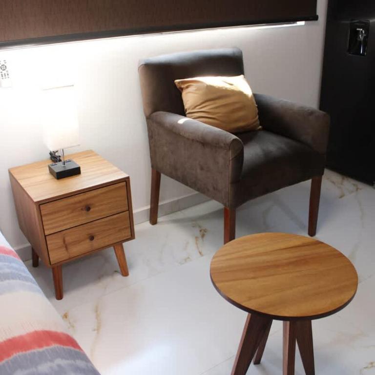 Fully Equipped Studio AC & Parking Sleeps 4 C - Apartment mit 1 Schlafzimmer - 44