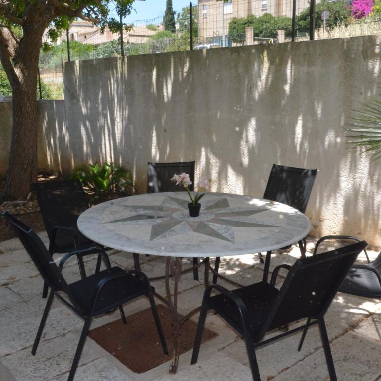 Valmarè - Appartamento con 2 Camere da Letto e Vista Giardino - 1