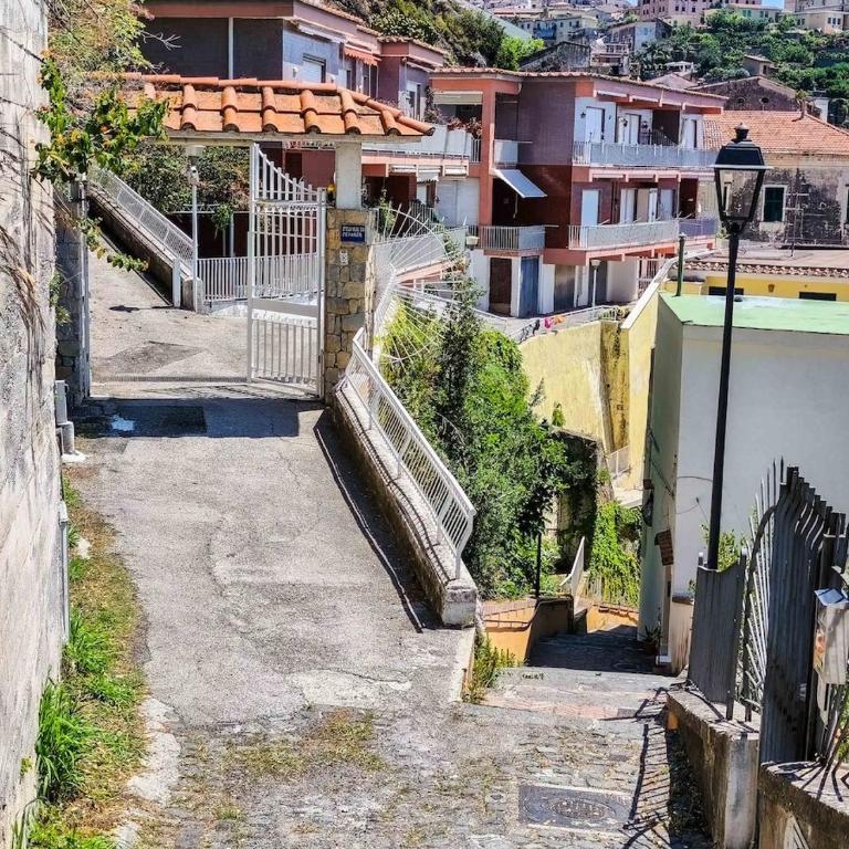Apartment with panoramic terrace 100 meters from the sea - Casa con 5 Camere da Letto - 63