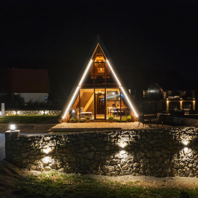 Falcon View Zabljak - Three-Bedroom Villa - 1