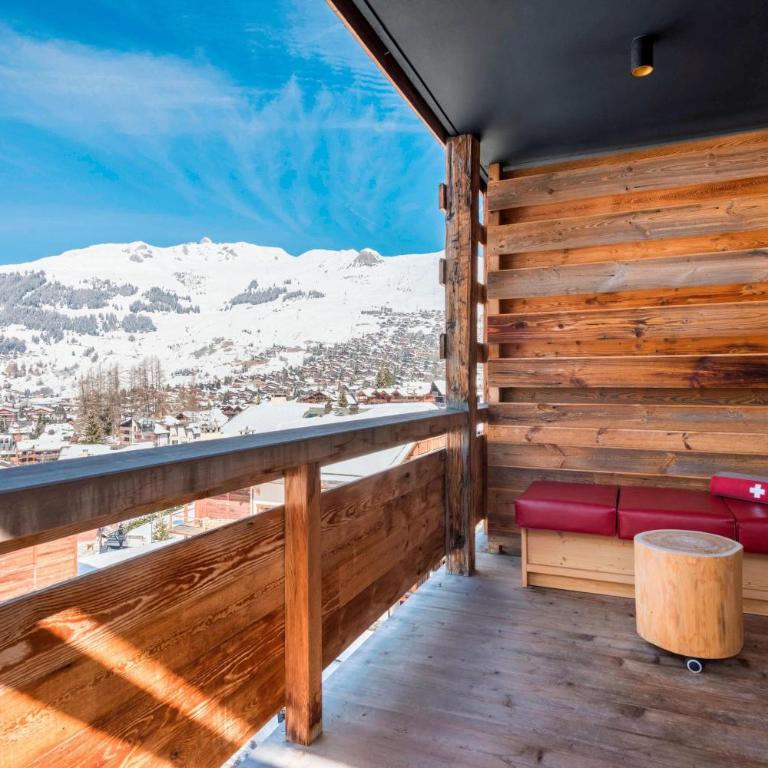 W Verbier - Spectacular King Room with Balcony and Valley View - 4
