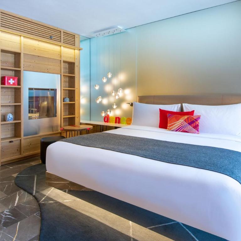 W Verbier - Chambre Confortable avec Lit King-Size, Balcon et Cheminée - Sans Vue - 1