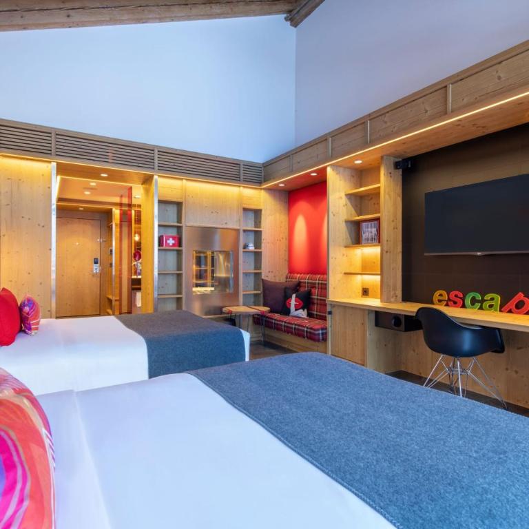 W Verbier - Cozy Room with Two Double Beds, Balcony and Fireplace - 2