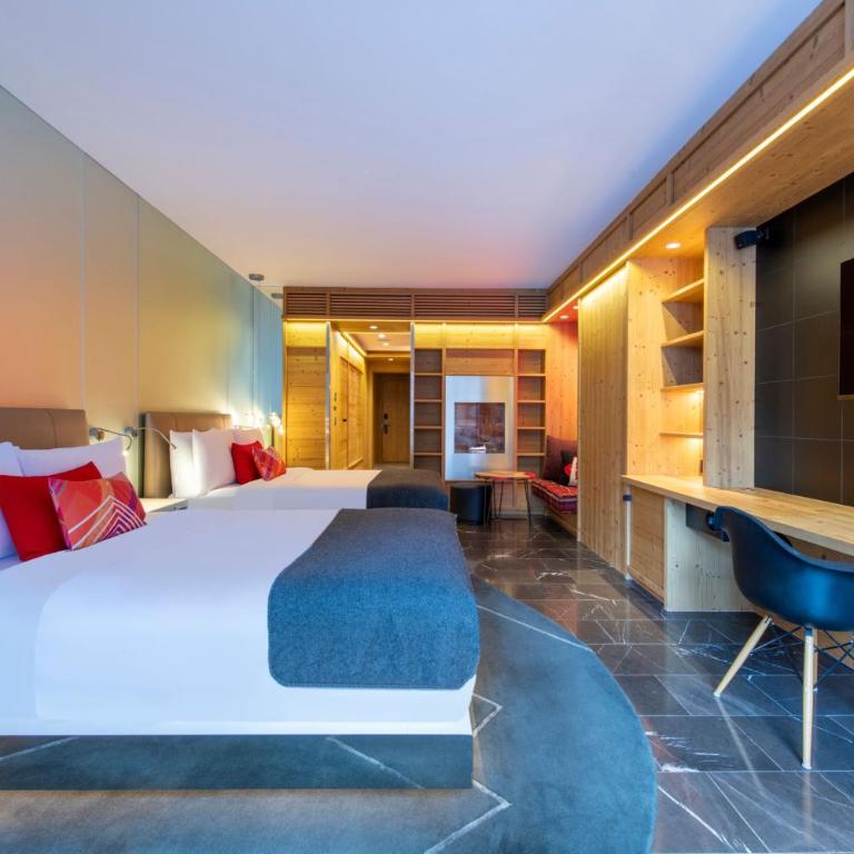 W Verbier - Cozy Room with Two Double Beds, Balcony and Fireplace - 4