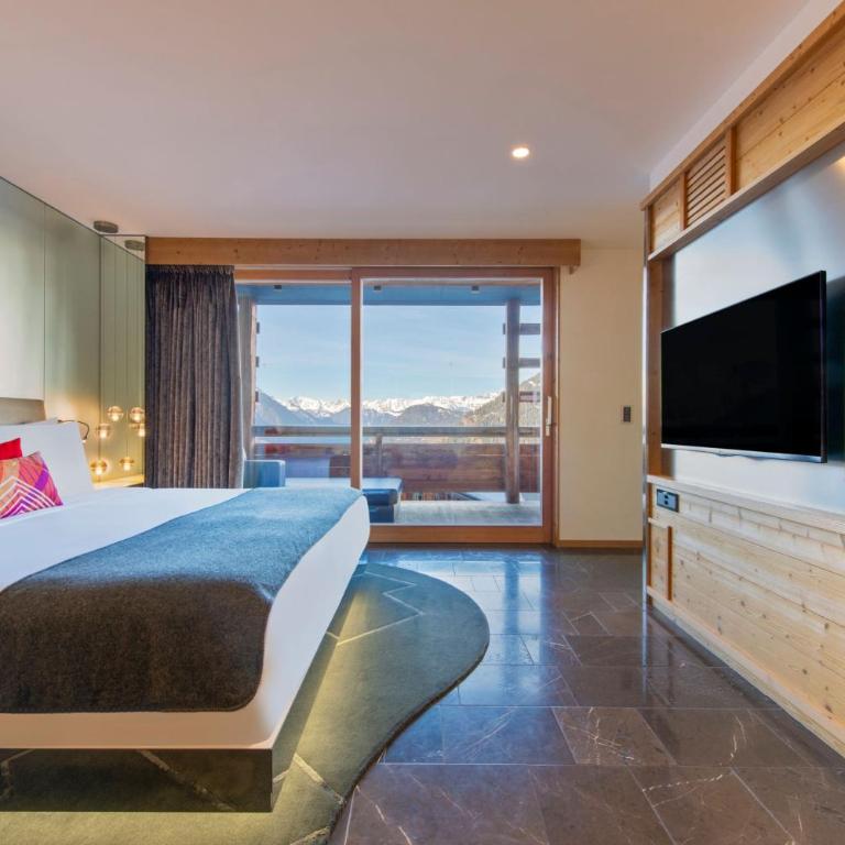 W Verbier - Escape Large King Suite with Balcony and Fireplace - 1