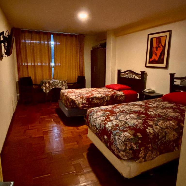Hotel Berlina - Double or Twin Room with Private Bathroom - 4