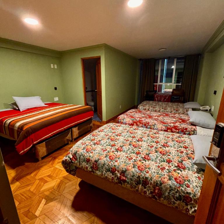 Hotel Berlina - Quadruple Room - 1